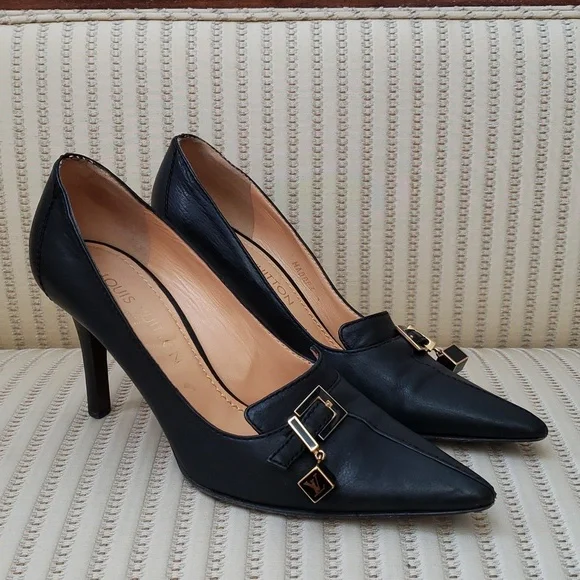 LOUIS VUITTON PUMPS WITH LV CUBE CHARM - Picture 2 of 11